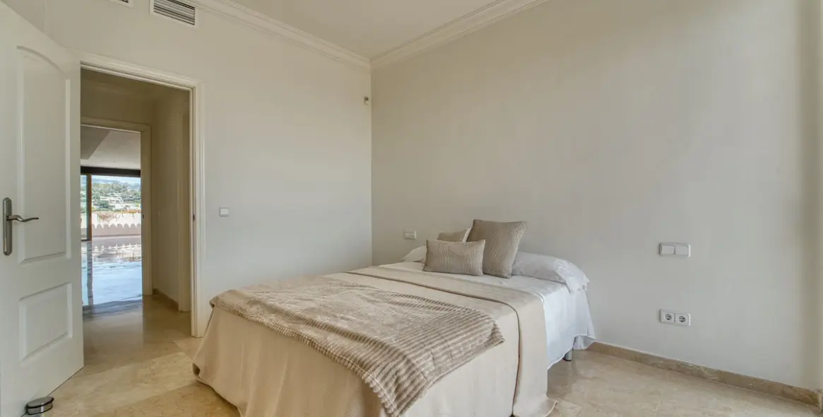 Long-term rent of penthouse in Marbella 15