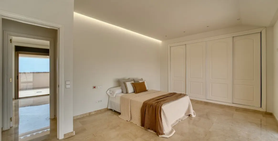 Long-term rent of penthouse in Marbella 22