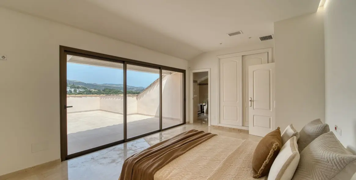 Long-term rent of penthouse in Marbella 23