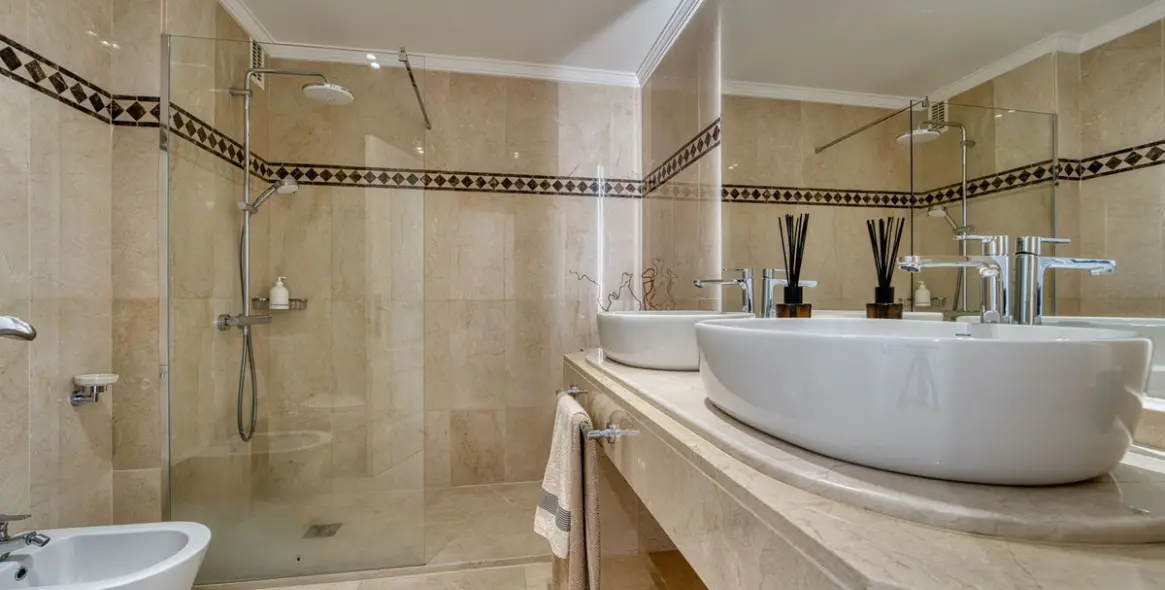 Long-term rent of penthouse in Marbella 25