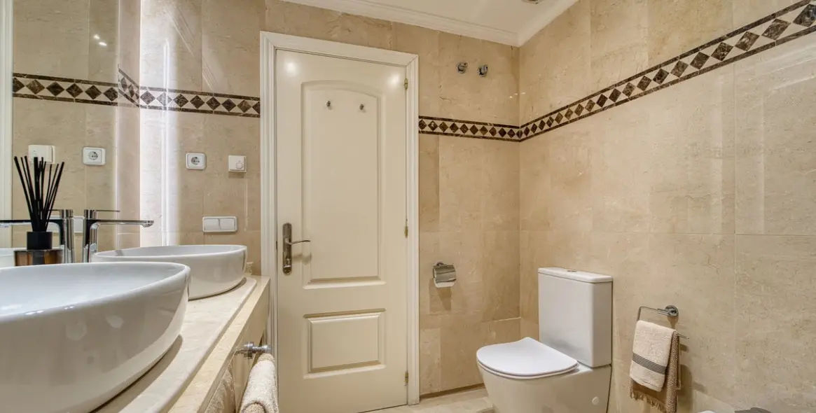 Long-term rent of penthouse in Marbella 26