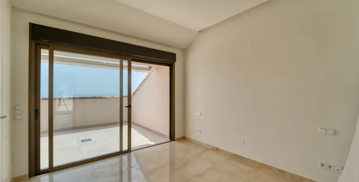 Long-term rent of penthouse in Marbella 27