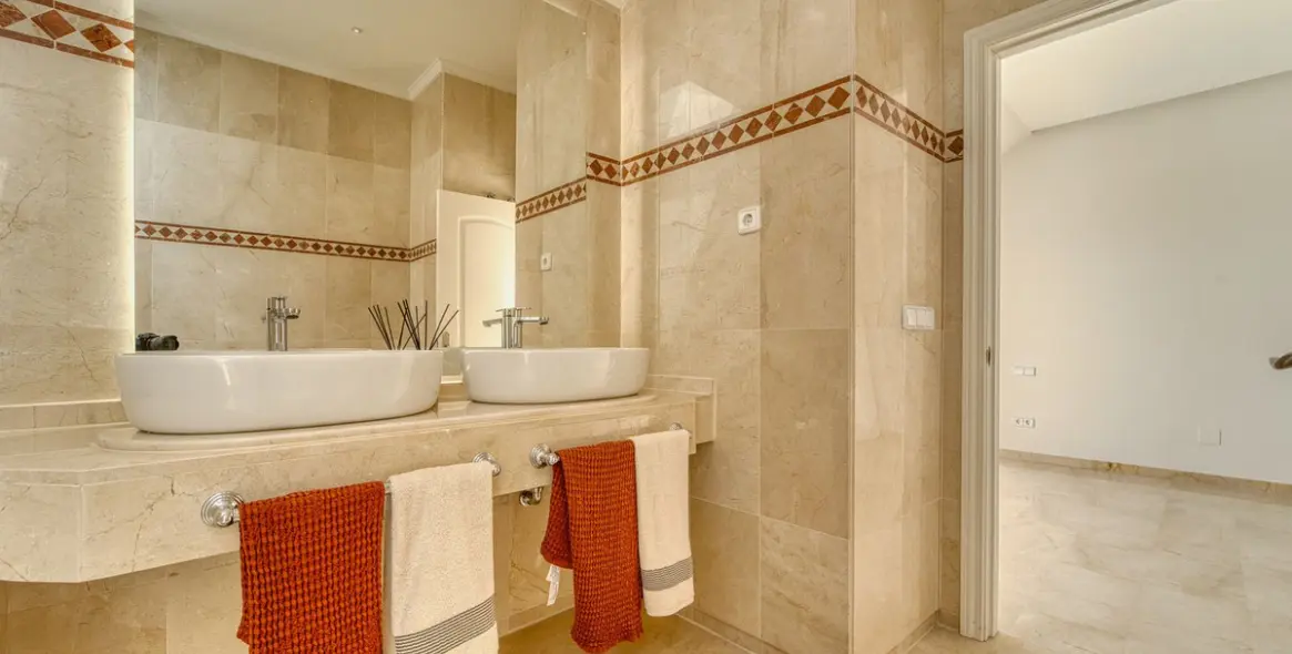 Long-term rent of penthouse in Marbella 28