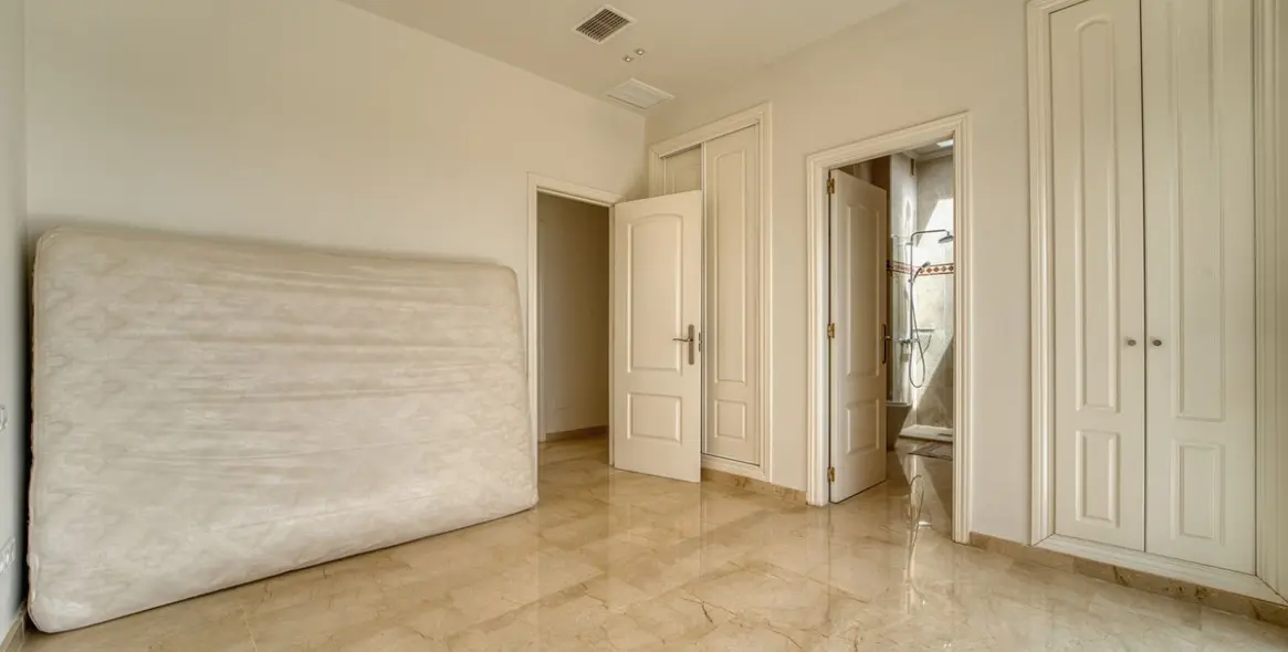 Long-term rent of penthouse in Marbella 30