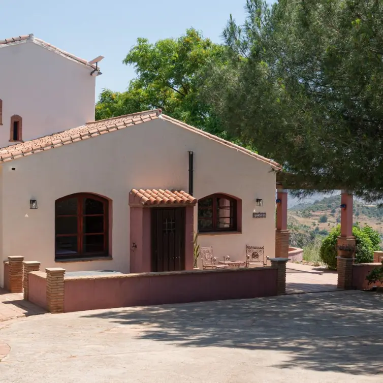 Sale of finca - cortijo in Almogía