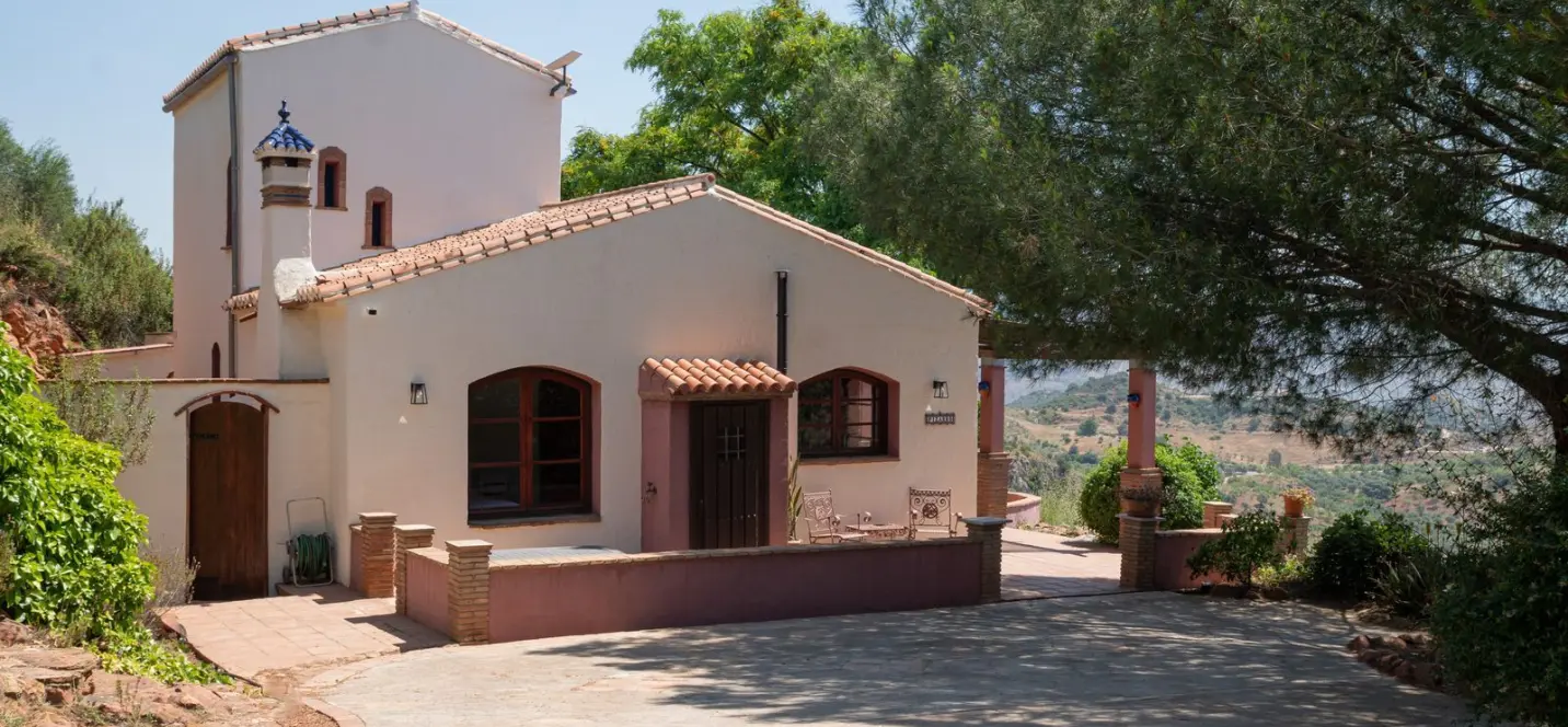 Sale of finca - cortijo in Almogía 0
