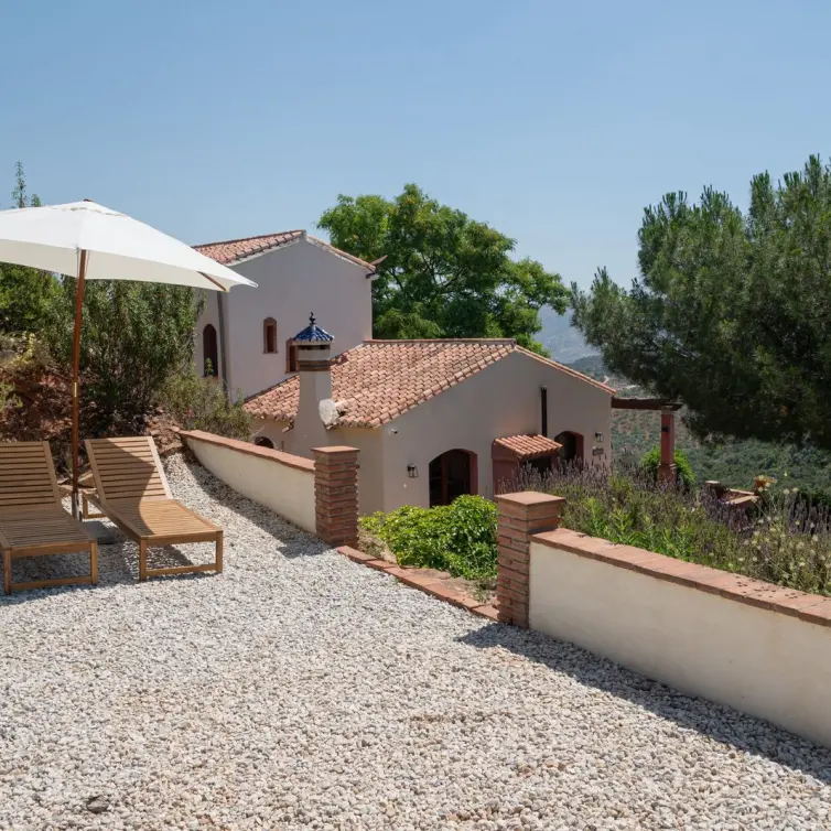 Sale of finca - cortijo in Almogía