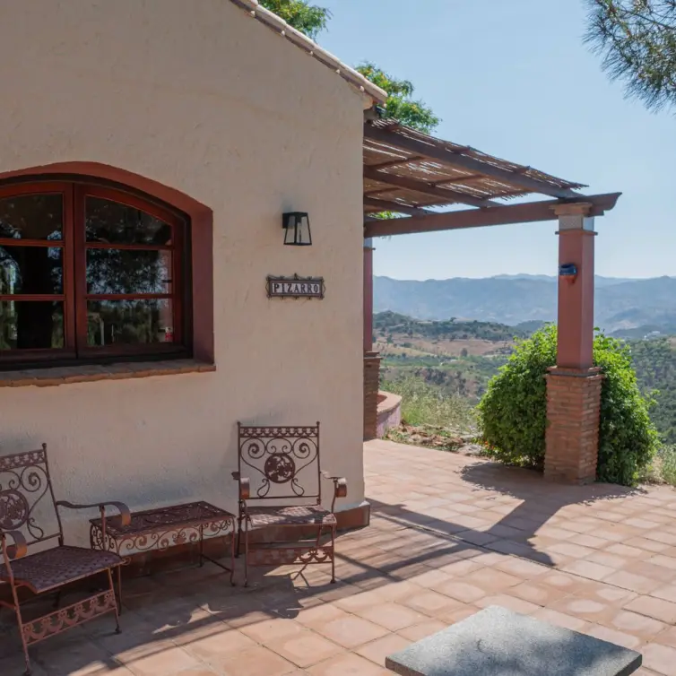 Sale of finca - cortijo in Almogía