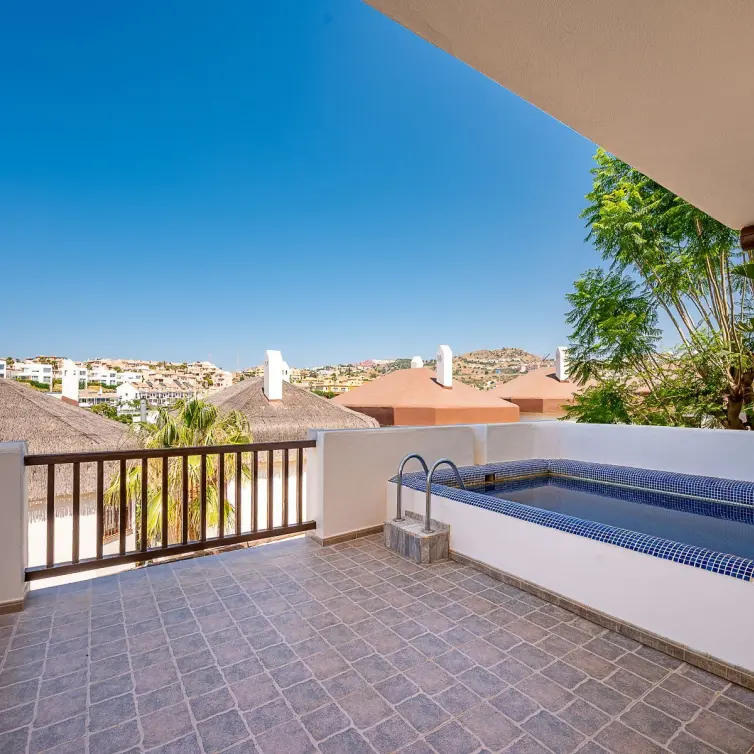 Sale of detached villa in Riviera del Sol
