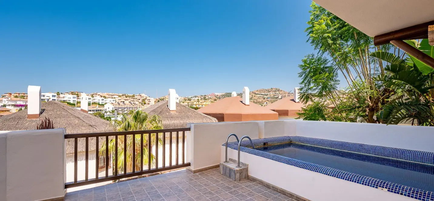 Sale of detached villa in Riviera del Sol 1