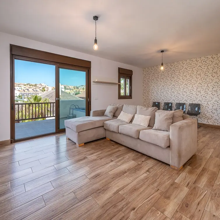 Sale of detached villa in Riviera del Sol