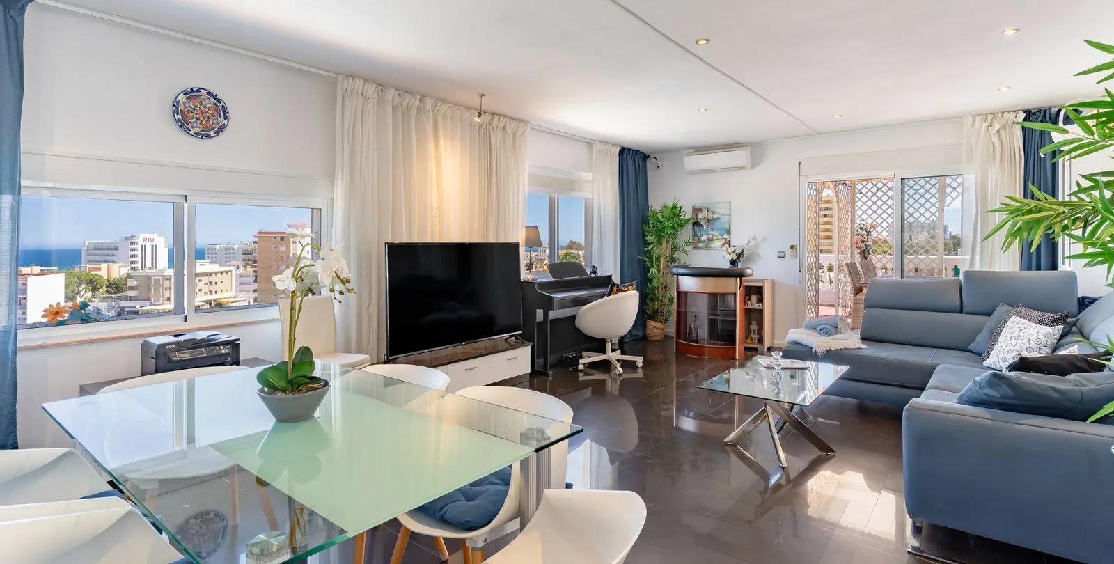 Sale of penthouse in La Carihuela 1