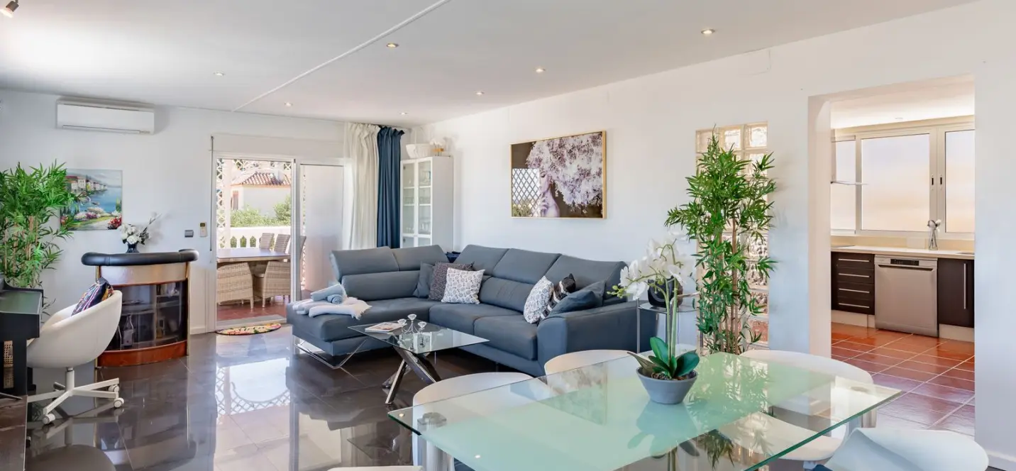 Sale of penthouse in La Carihuela 2