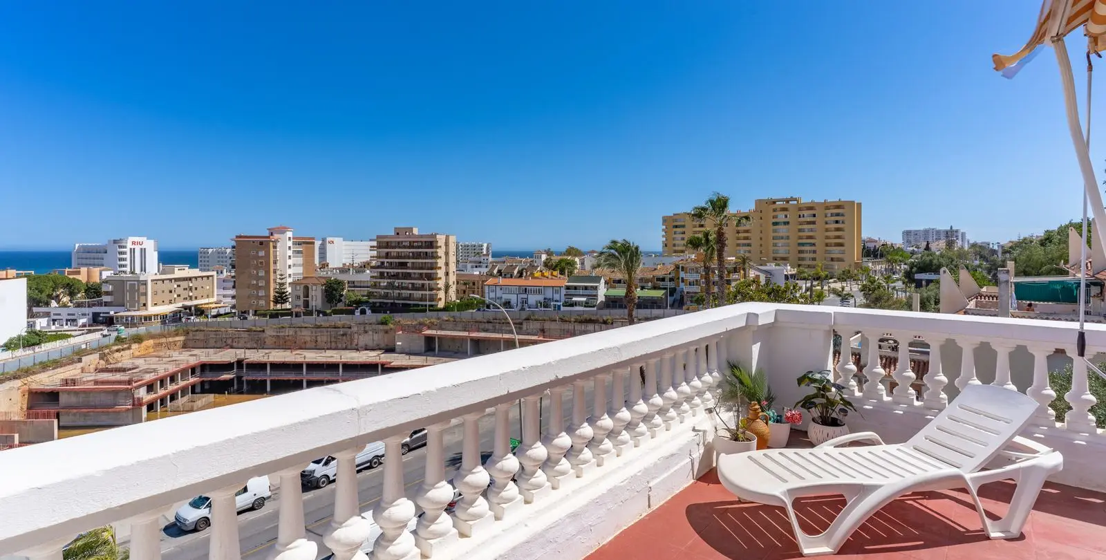 Sale of penthouse in La Carihuela 9