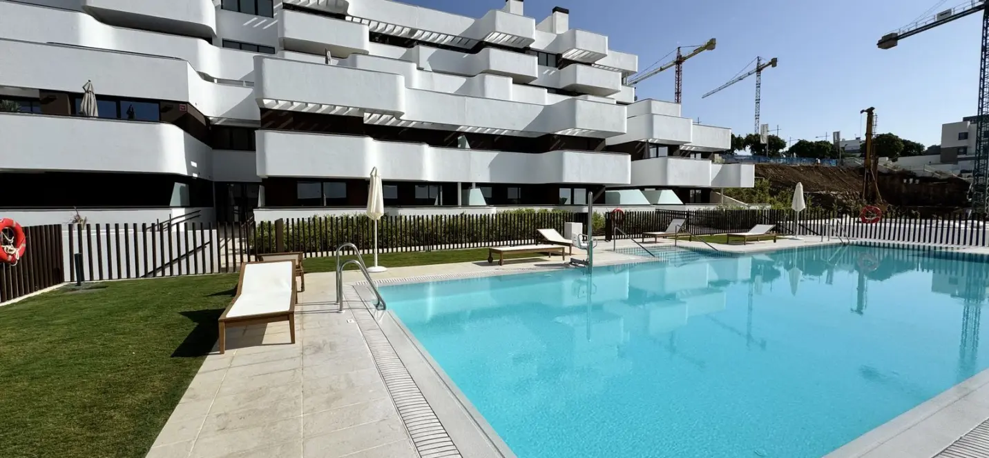 Sale of ground floor apartment in Estepona 0