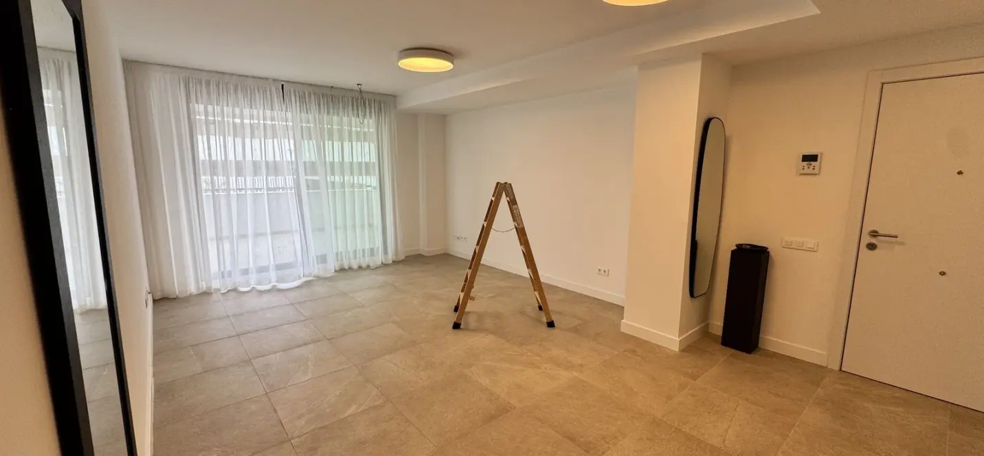 Sale of ground floor apartment in Estepona 2