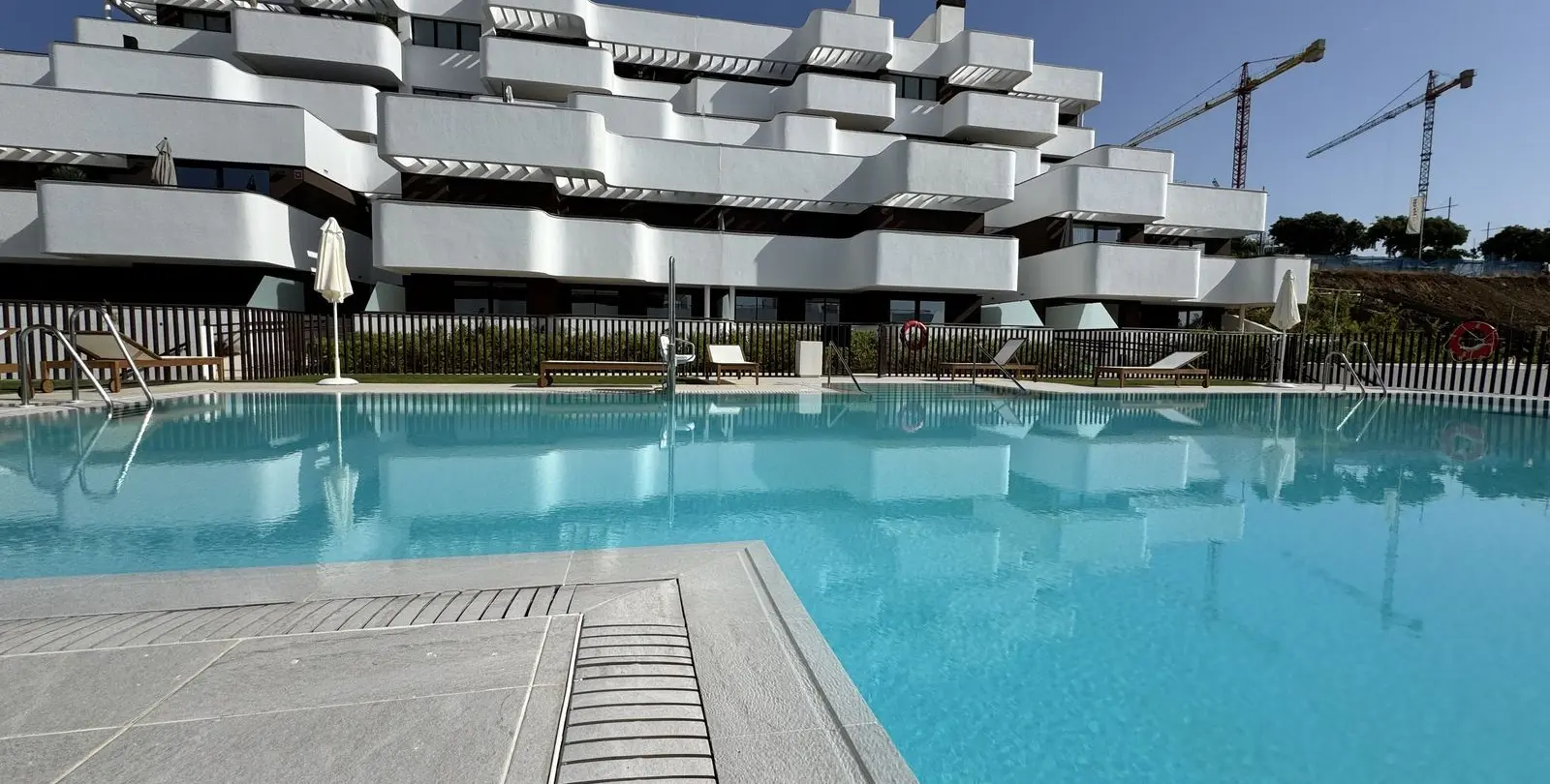 Sale of ground floor apartment in Estepona 10