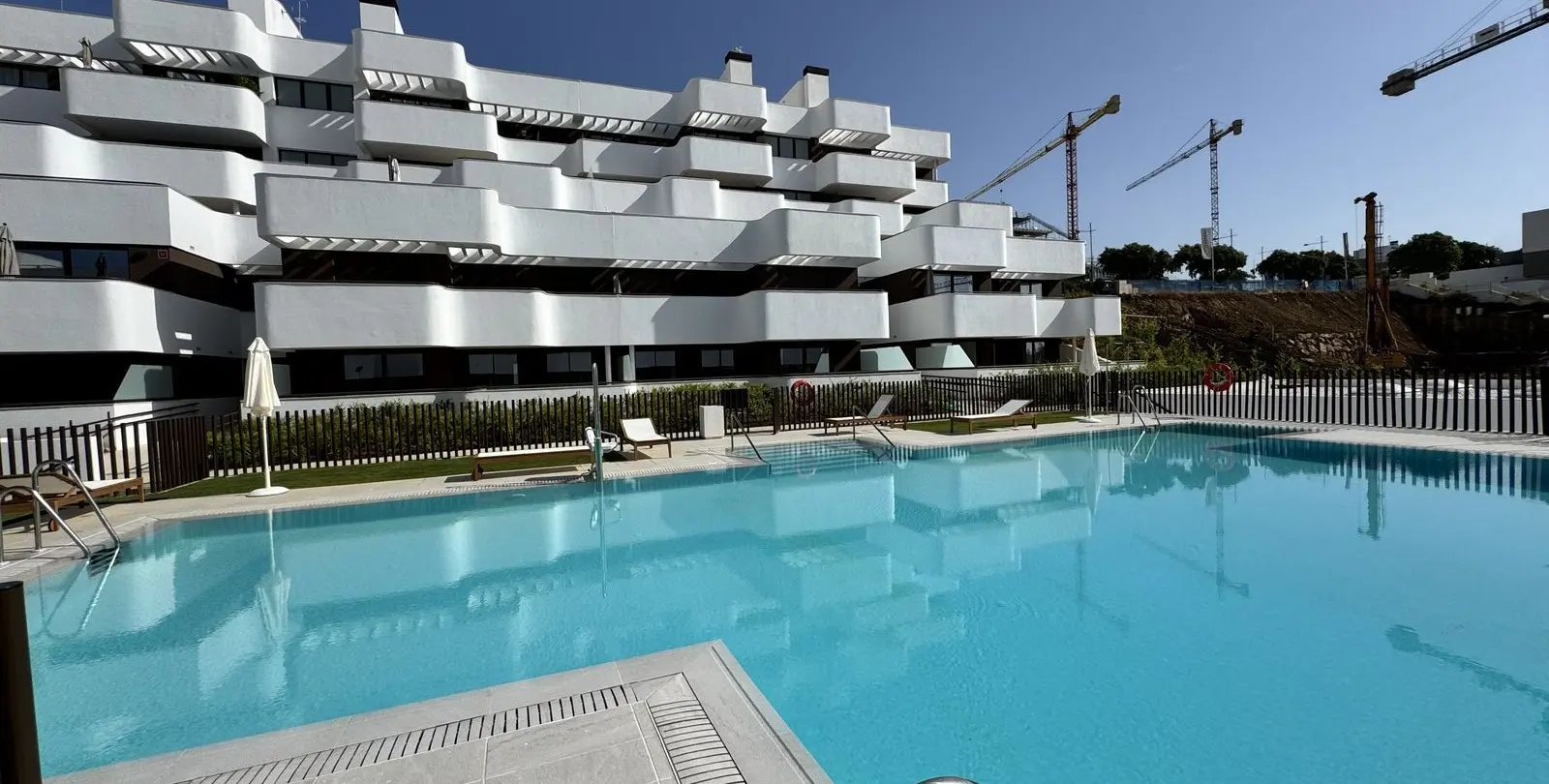Sale of ground floor apartment in Estepona 18