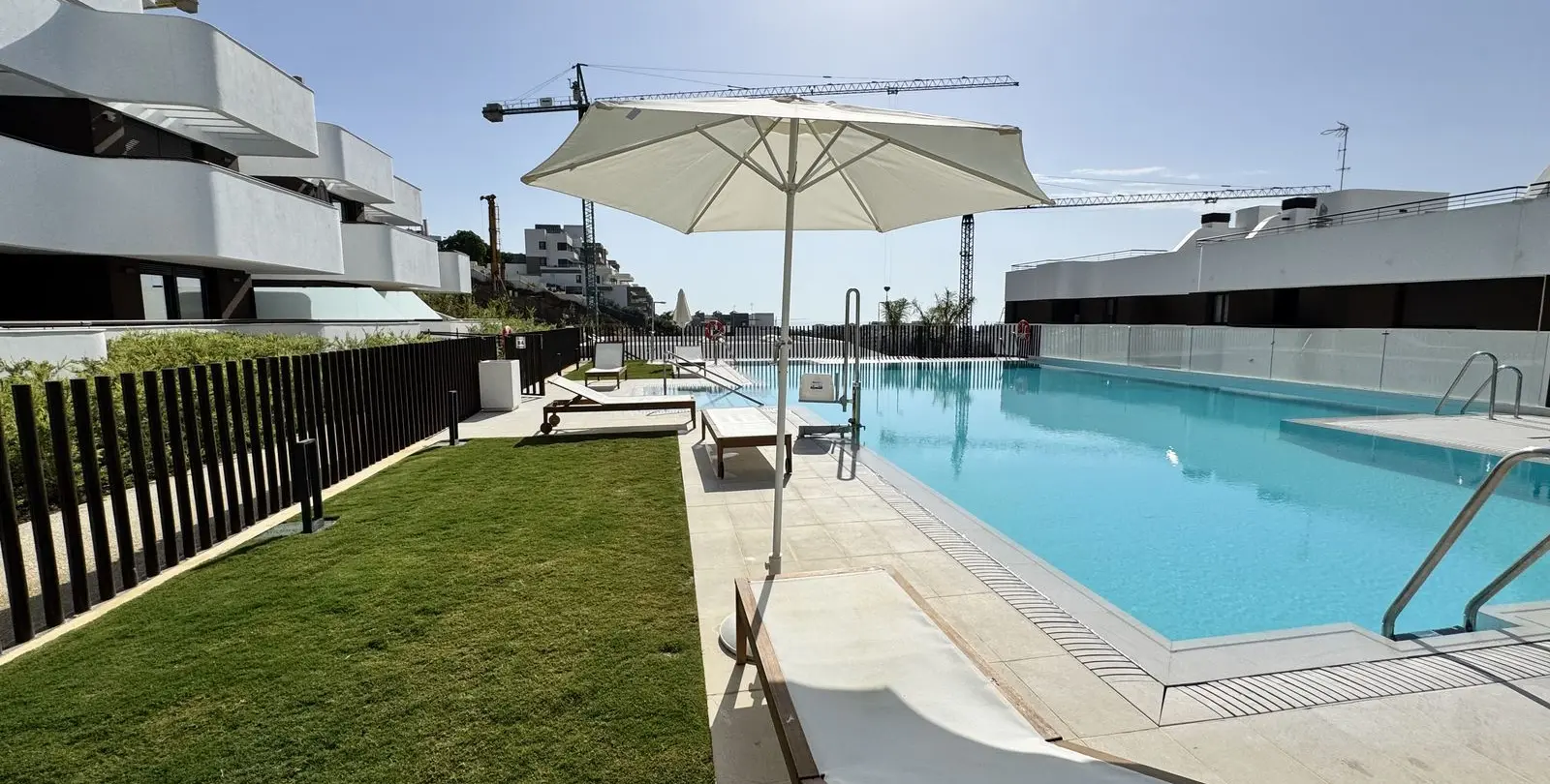 Sale of ground floor apartment in Estepona 21