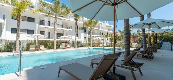 Sale of middle floor apartment in Estepona 0