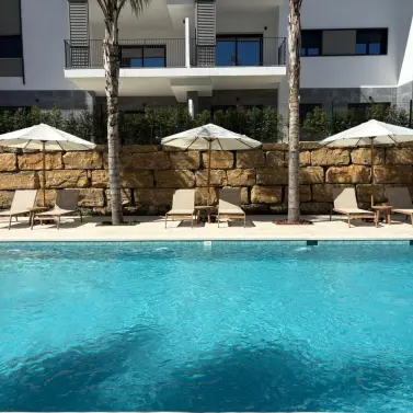 Sale of middle floor apartment in Estepona