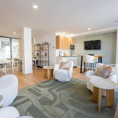 Sale of middle floor apartment in Estepona