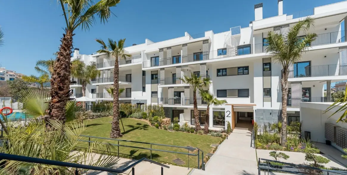 Продажа апартаментов на среднем этаже в Estepona 9