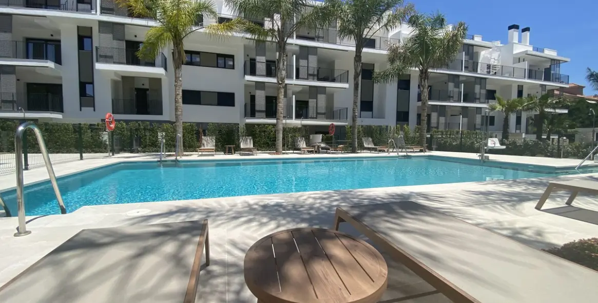 Продажа апартаментов на среднем этаже в Estepona 11