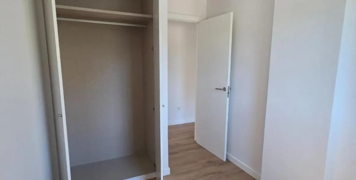Продажа апартаментов на среднем этаже в Estepona 18