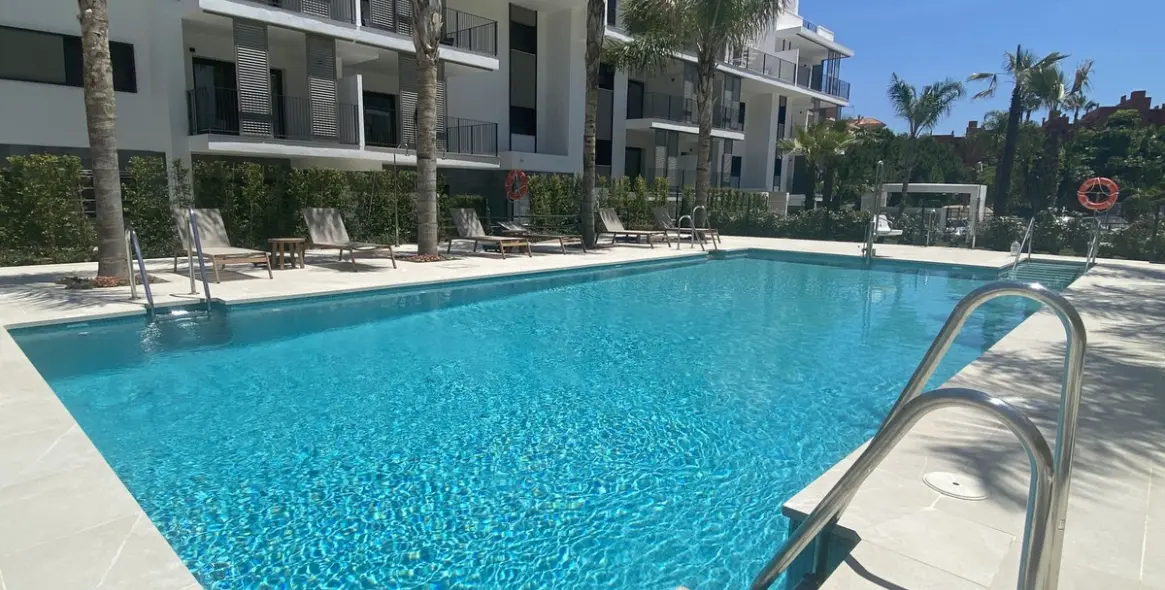 Продажа апартаментов на среднем этаже в Estepona 31