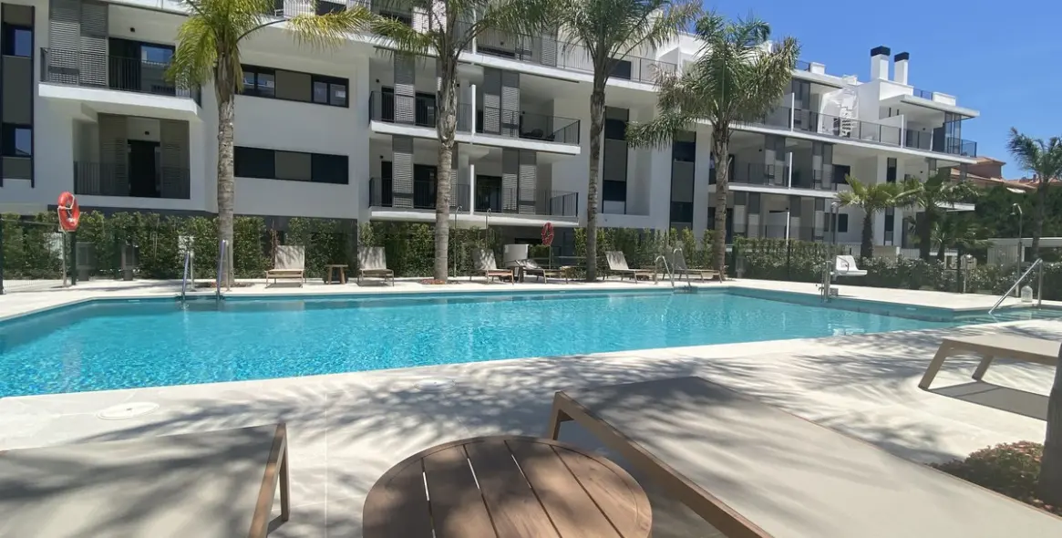 Продажа апартаментов на среднем этаже в Estepona 32