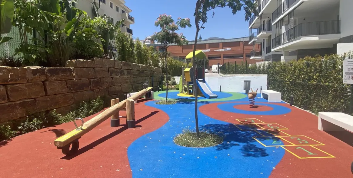Продажа апартаментов на среднем этаже в Estepona 38