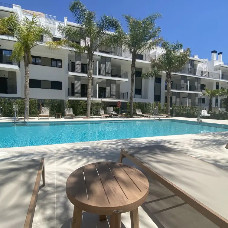 Venta de apartamento en planta media en Estepona