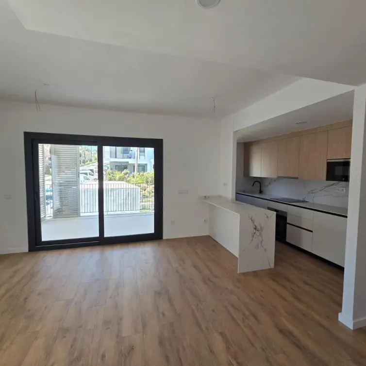 Venta de apartamento en planta media en Estepona