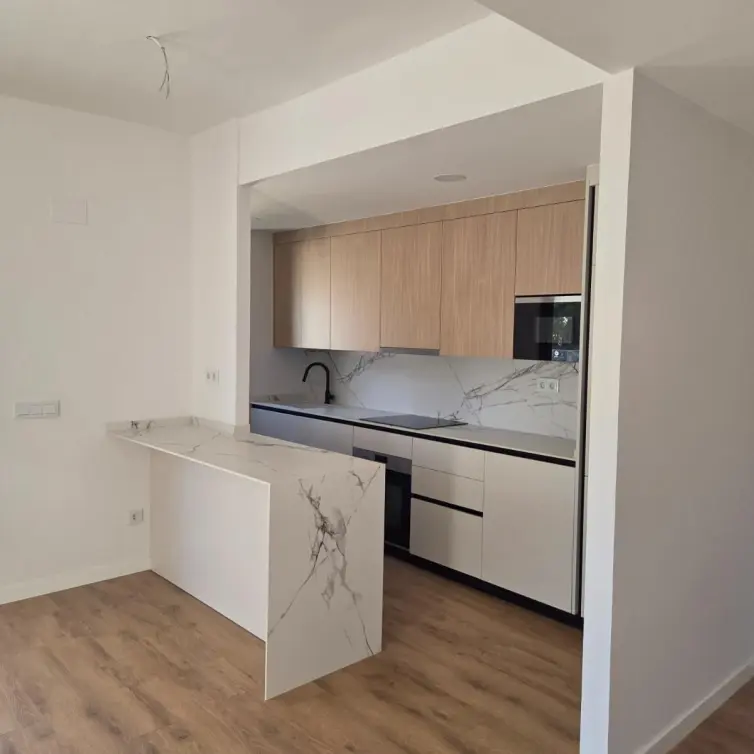 Venta de apartamento en planta media en Estepona