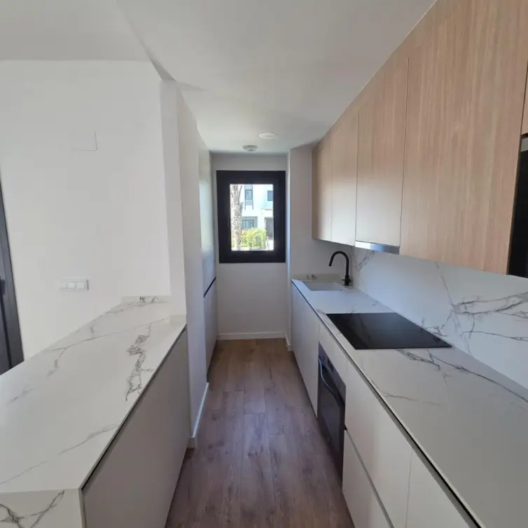 Venta de apartamento en planta media en Estepona