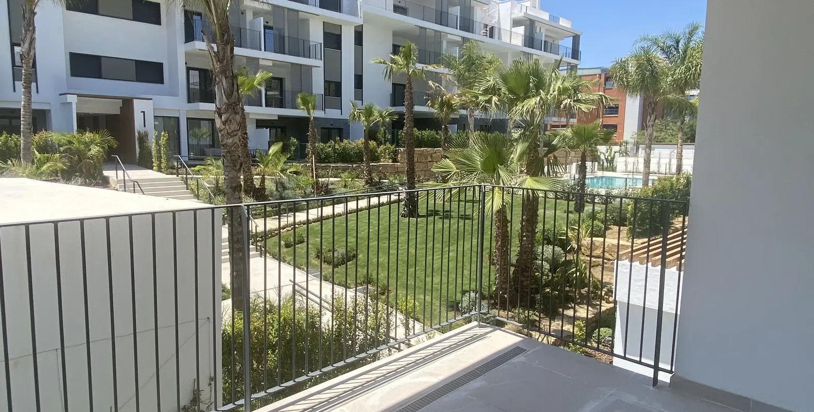Продажа апартаментов на среднем этаже в Estepona 10