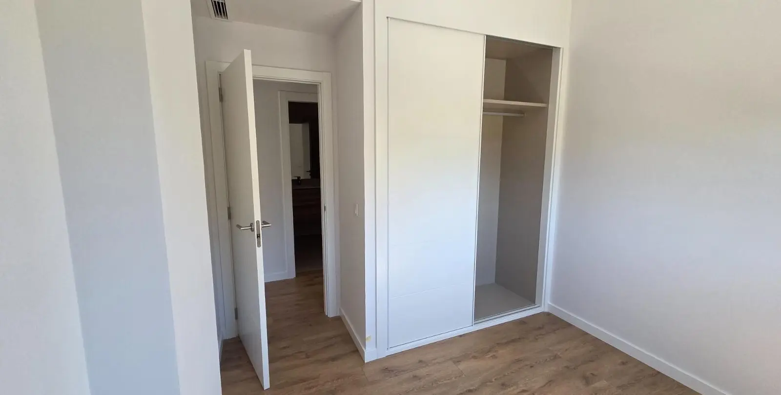Продажа апартаментов на среднем этаже в Estepona 14