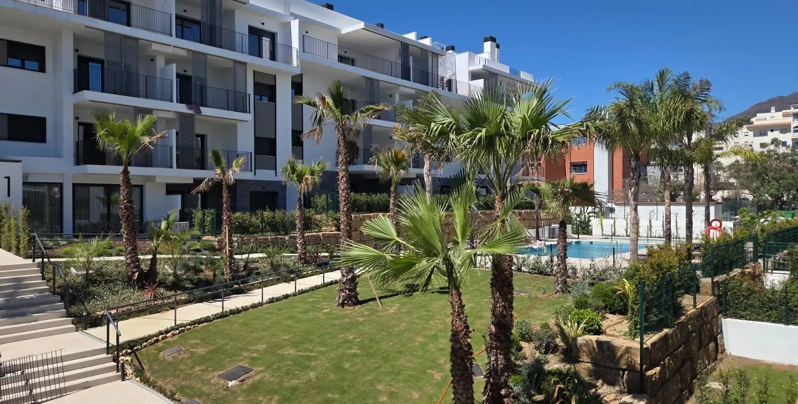Продажа апартаментов на среднем этаже в Estepona 23