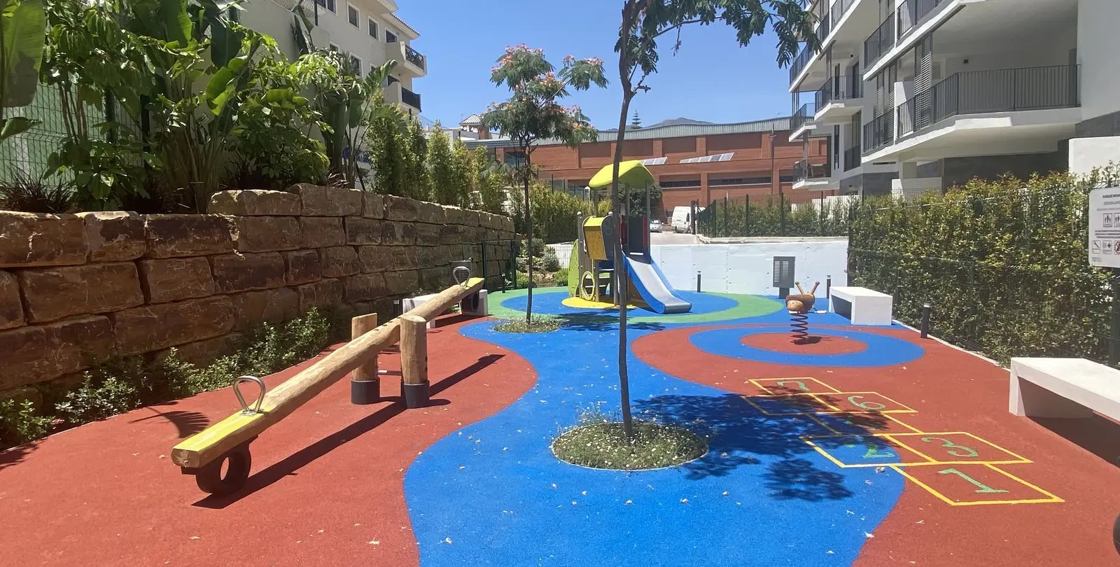 Продажа апартаментов на среднем этаже в Estepona 38