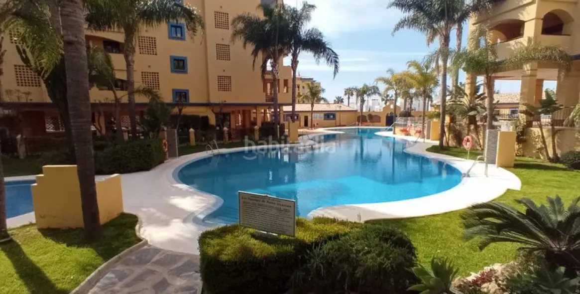 Sale of middle floor apartment in San Pedro de Alcántara 2