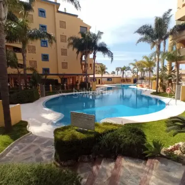 Продажа апартаментов на среднем этаже в San Pedro de Alcántara