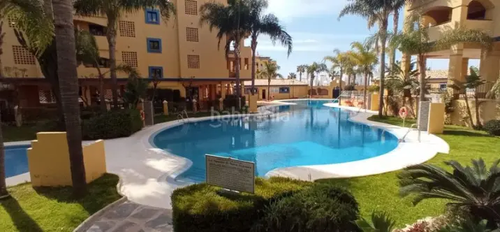 Продажа апартаментов на среднем этаже в San Pedro de Alcántara 1