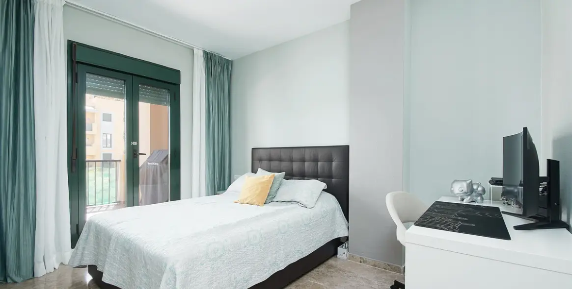 Sale of middle floor apartment in San Pedro de Alcántara 14