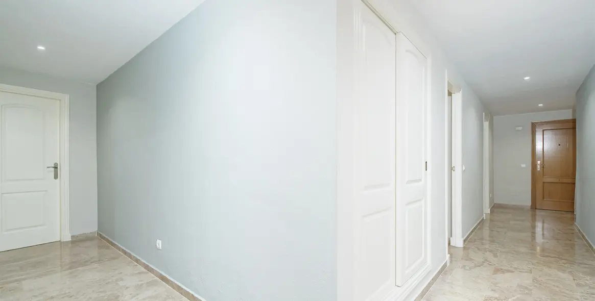 Sale of middle floor apartment in San Pedro de Alcántara 17