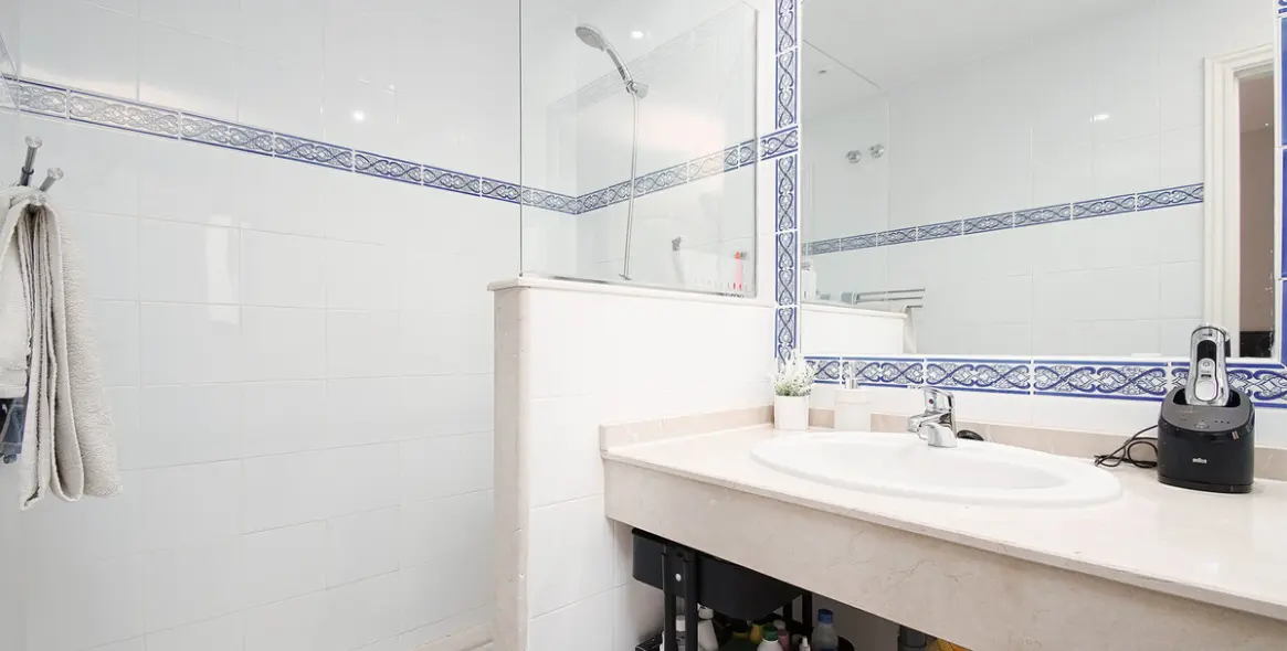 Sale of middle floor apartment in San Pedro de Alcántara 21