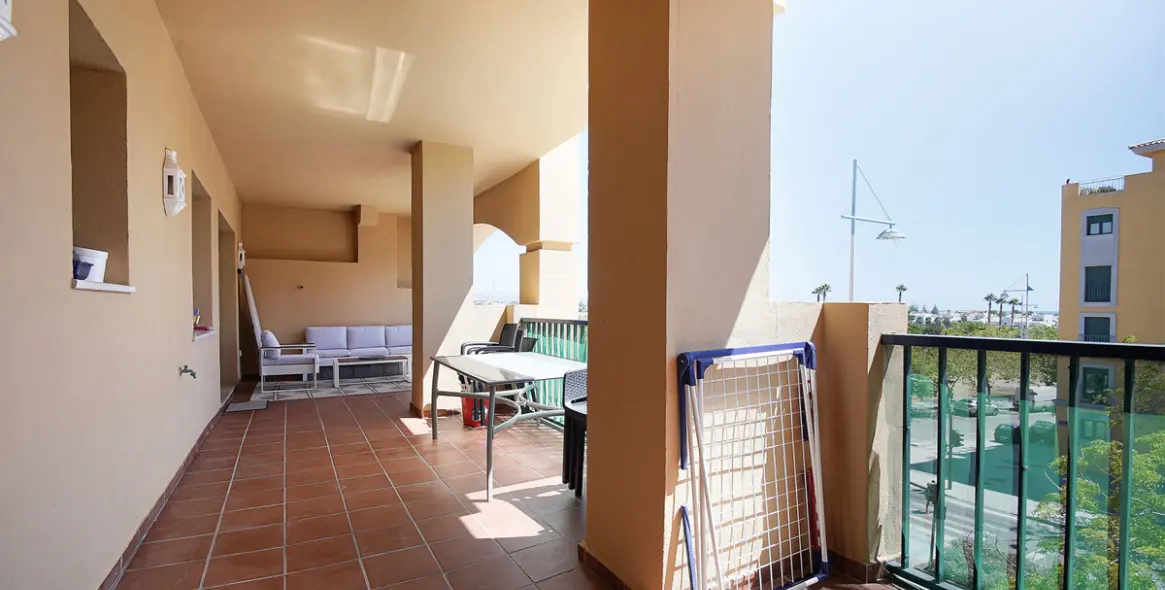 Sale of middle floor apartment in San Pedro de Alcántara 26