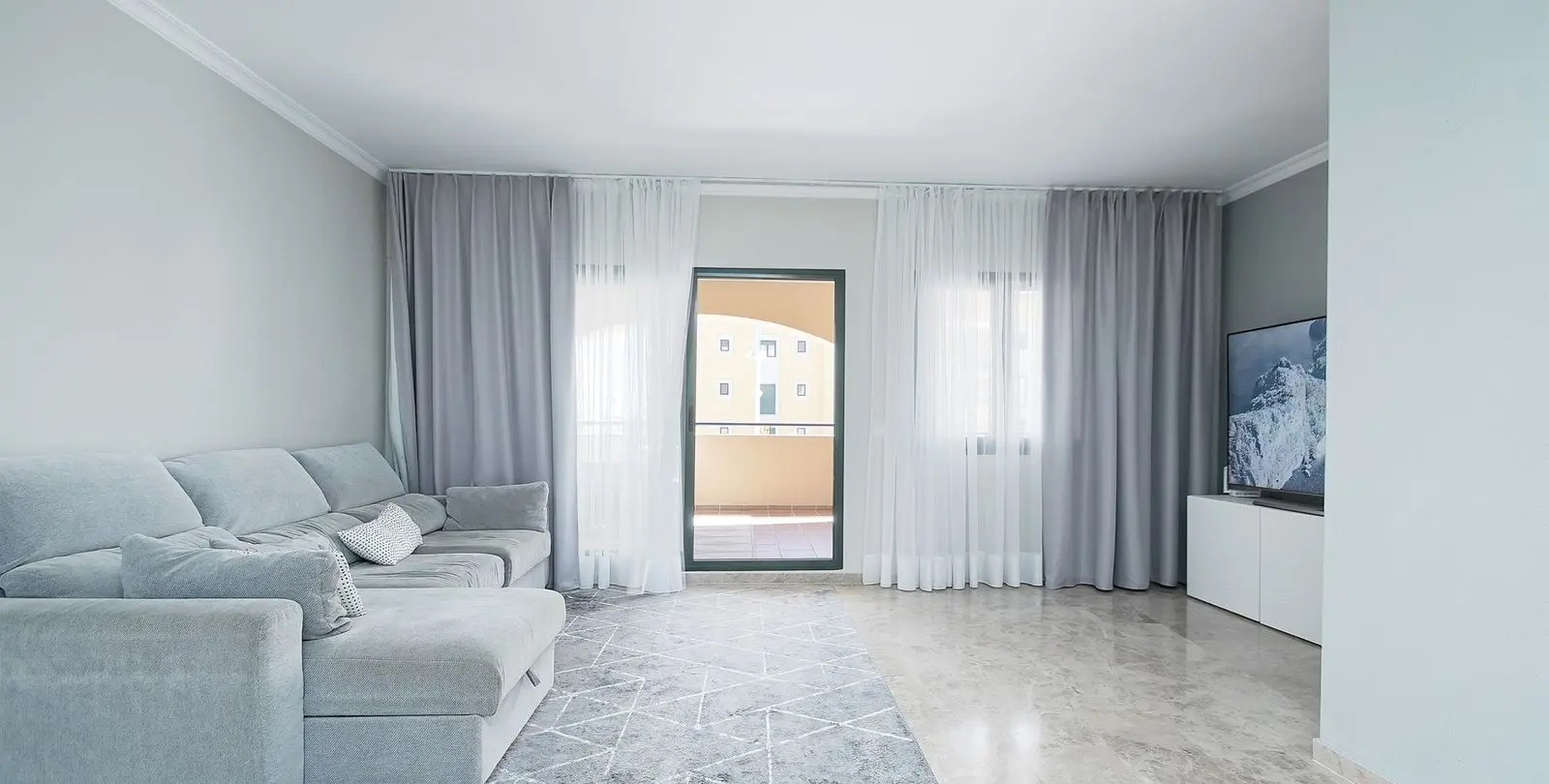 Sale of middle floor apartment in San Pedro de Alcántara 1