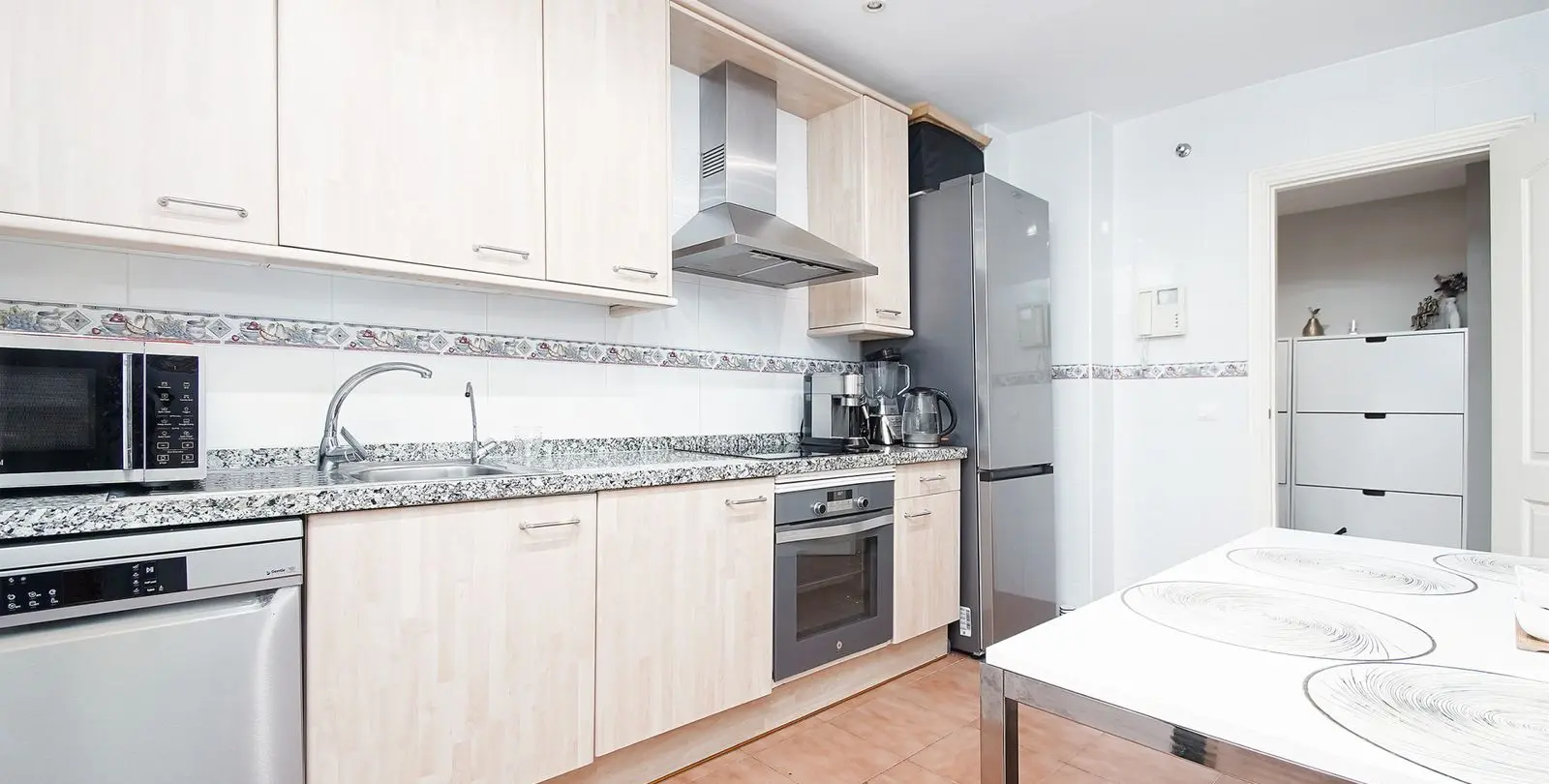 Sale of middle floor apartment in San Pedro de Alcántara 7