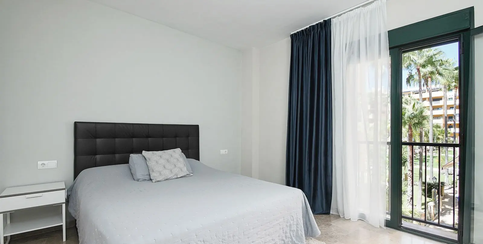 Sale of middle floor apartment in San Pedro de Alcántara 9